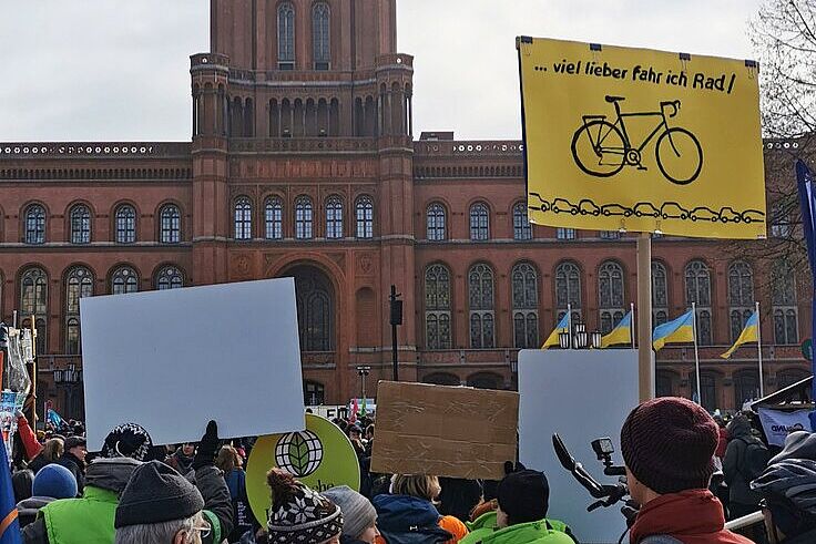 Klimastreik #BerlinwillKlima am 10.2.2023 Klimastreik am 10.2.2023 vor dem Roten Rathaus