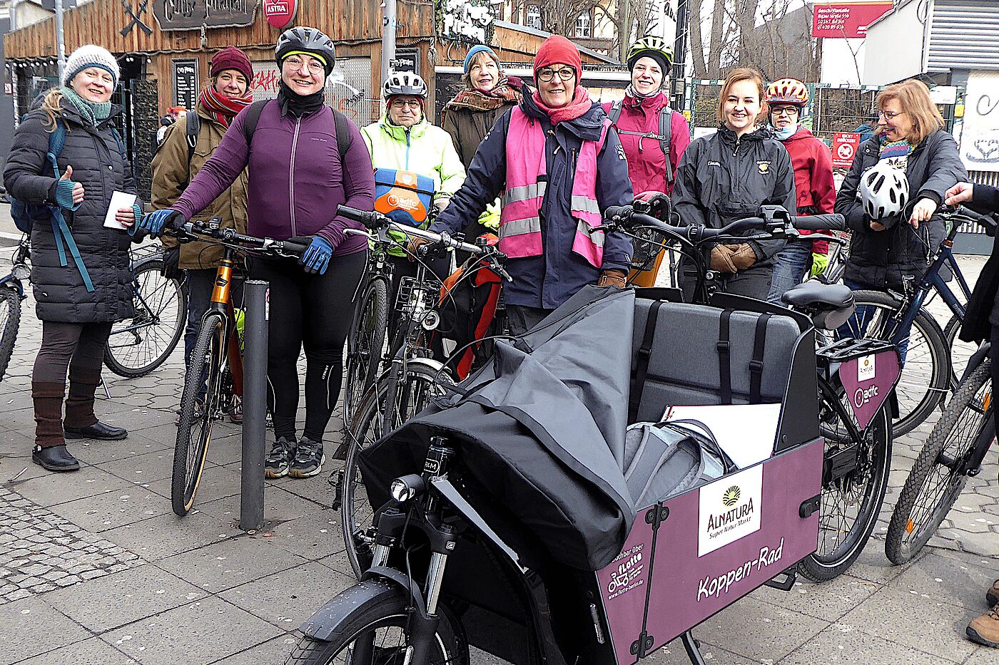 Frauenfahrradtour 08. März 2023 Frauenfahrradtour ADFC Berlin Treffen am S-Bahnhof Frankfurter Allee