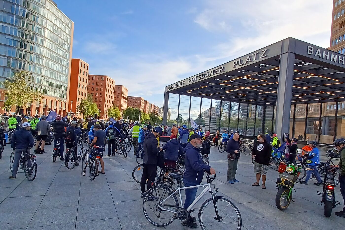 Fahrrad-Kreisfahrt 2022 Ziel beim Potsdamer Platz bei der Fahrrad-Kreisfahrt 2022