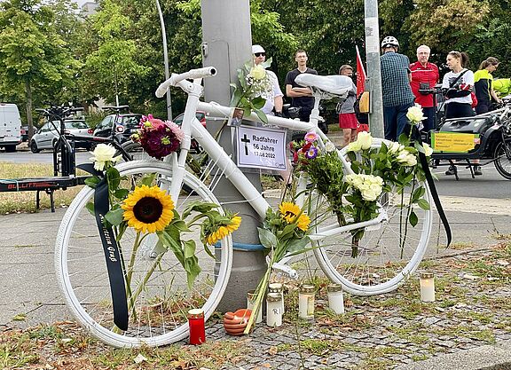 #VisionZero-Demo: Geisterrad in Reinickendorf #VisionZero-Demo: Geisterrad in Reinickendorf