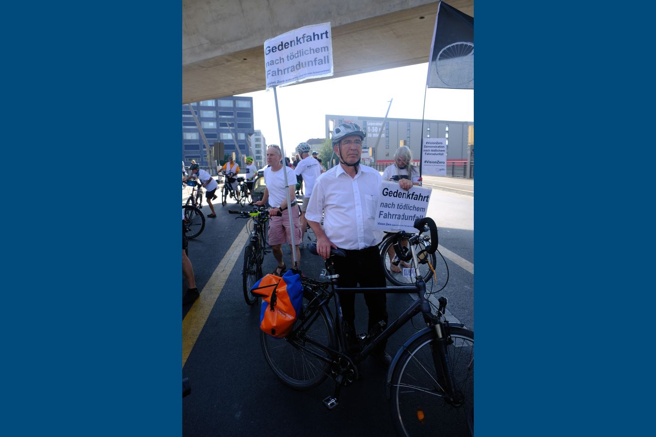 Rund 60 Menschen kamen zur VisionZero-Demo am 7. September. Rund 60 Menschen kamen zur VisionZero-Demo am 7. September.