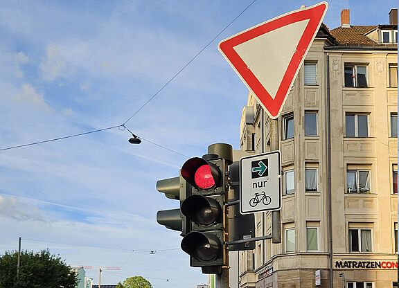 Rad_Gruenpfeil-Herrenstrasse.jpg Grünpfeil für Radfahrer