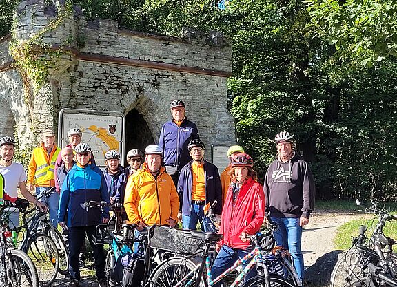 Gruppe von Radlern mit Rädern