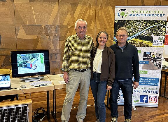 Infostand Infostand mit 3 Personen