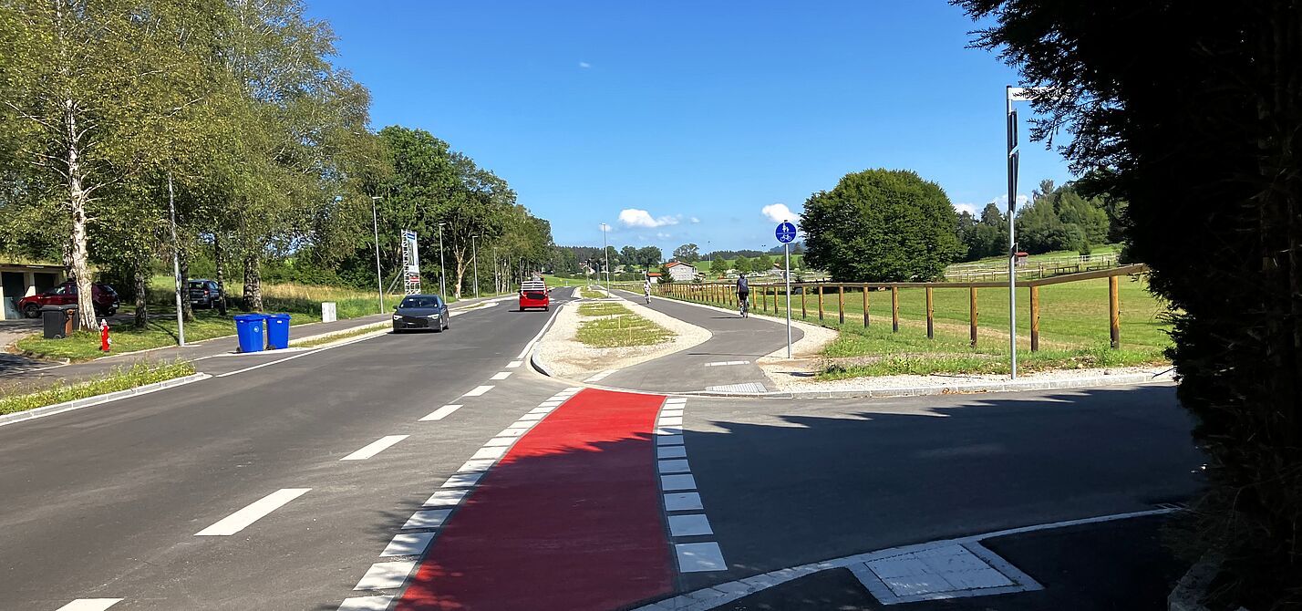 Hochwiesstraße neu Straße mit abgesetzem Geh- und Radweg