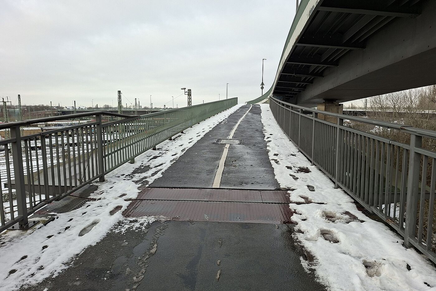Unvollendete: Die noch befahrbare Rampe auf der Südseite wurde vorbildlich geräumt.