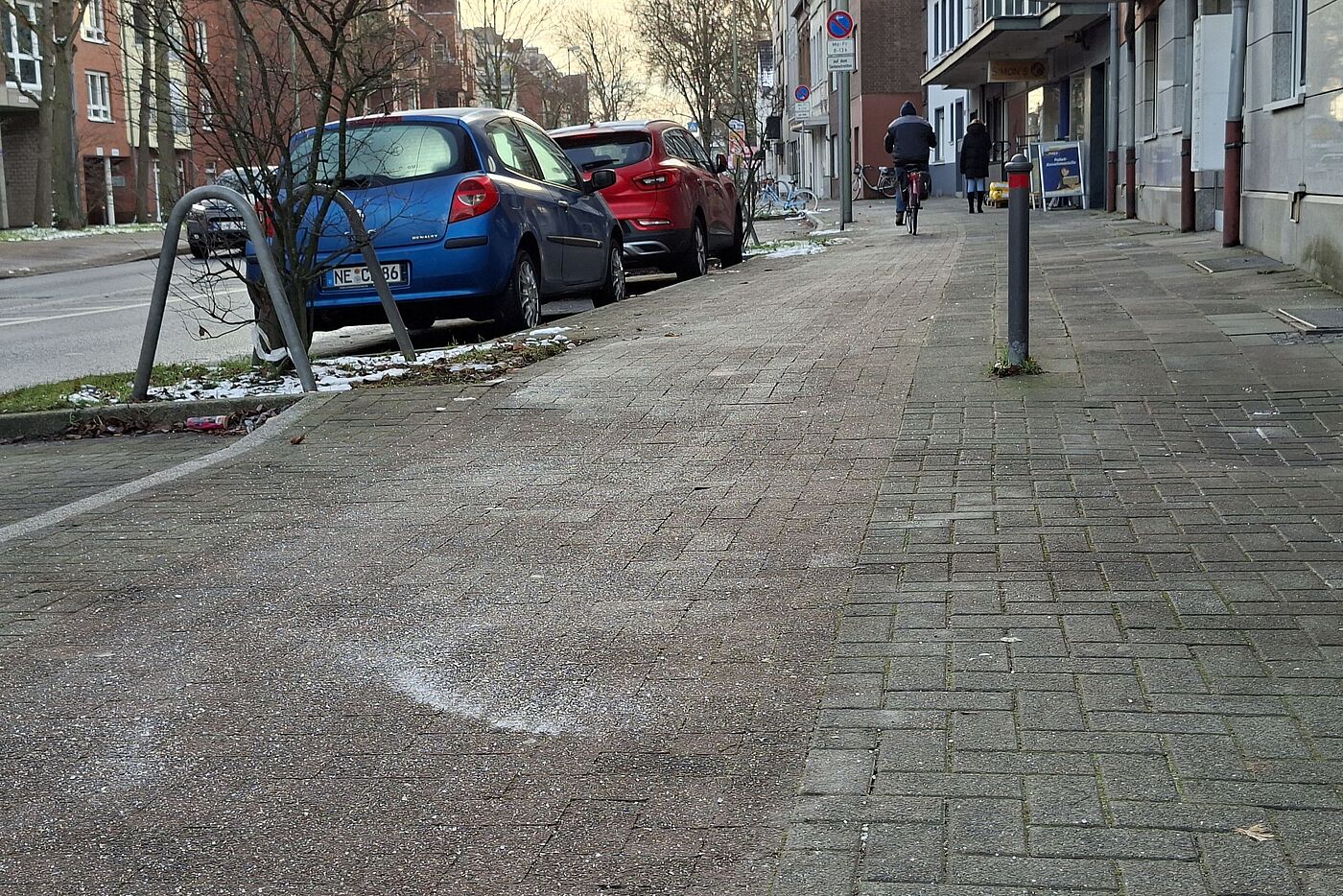 Further Straße: Hier wurde mit Salz gestreut. Schafft Sicherheit bei überfrierender Nässe!