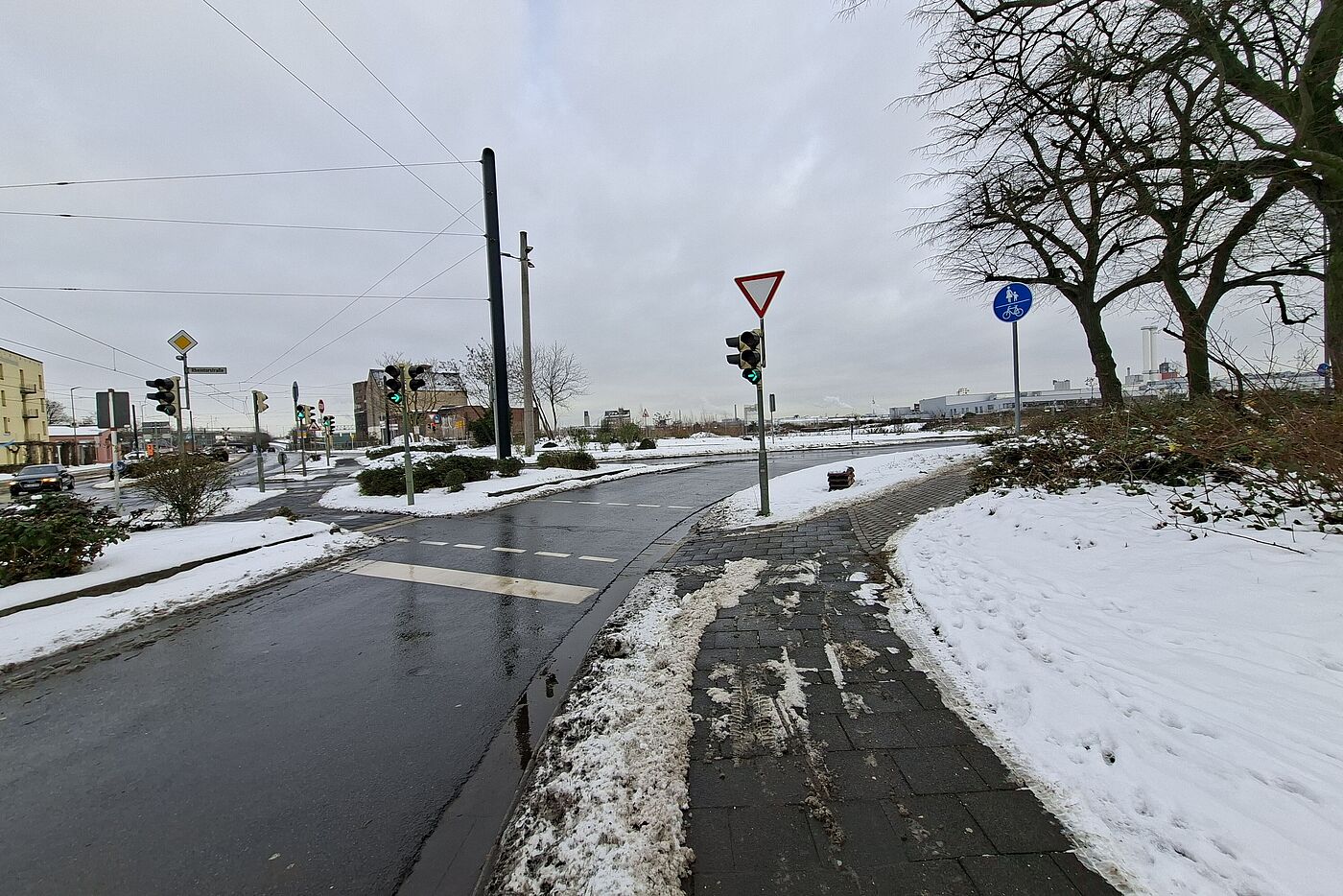 Düsseldorfer/Rheintorstraße: Die Überwege wurden geräumt.