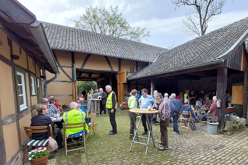 Jeder sprich mit jedem - der Tuppenhof ist ein kommunikativer Ort. Jeder sprich mit jedem - der Tuppenhof ist ein kommunikativer Ort.