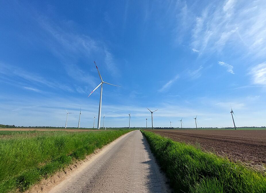 Windräder zwischen Kompostierungsanlage und Lüttenglehn Windräder zwischen Kompostierungsanlage und Lüttenglehn