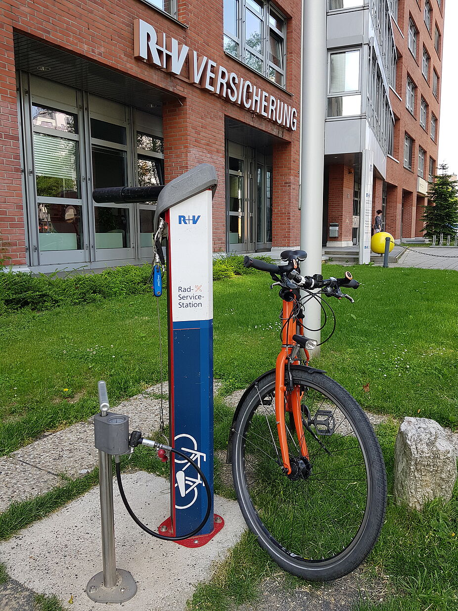 Reparaturstation der R+V-Versicherung in Frankfurt Reparaturstation der R+V-Versicherung in Frankfurt