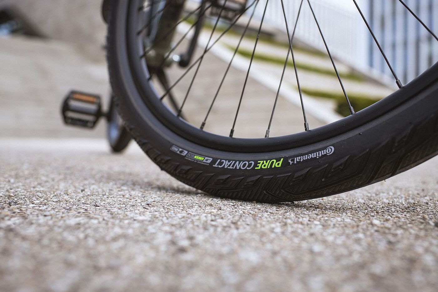 Conti Reifen urban Ausschnitt eines Vorderrades mit dem neuen Conti-Fahrradreifen.